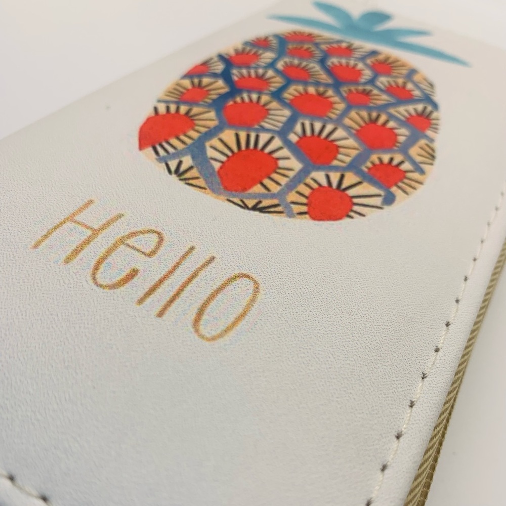 Fresh & Functional Wallet w/ Pineapple Design